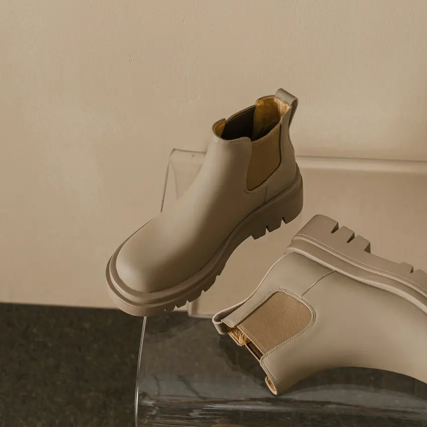 QUTAA 2024, Женские ботильоны для отдыха на платформе, осенне-зимняя женская обувь из натуральной кожи с круглым носком, повседневный размер 34-403