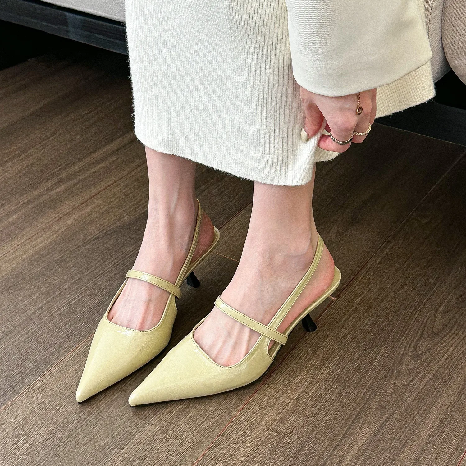 Новая весенне-летняя обувь, женские босоножки 2023 года, кожаные туфли на шпильке с острым носком, Элегантные белые туфли с удобным поясом4