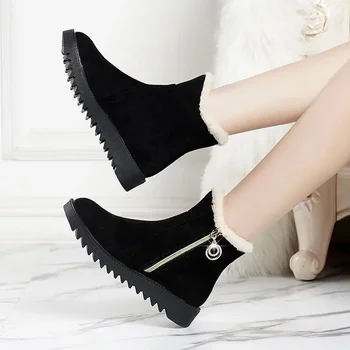 Женские зимние ботинки 2023 года; теплая плюшевая хлопчатобумажная обувь; Модные туфли на танкетке в простом стиле; повседневные однотонные мужские ботинки;